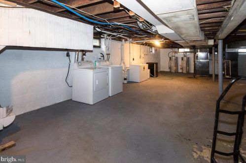 221 Kings Hwy, Camden NJ 08106-1616 exterior