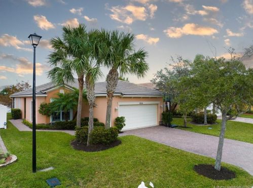 9956 Chadwick Dr, Fort Pierce FL 34987-2418 exterior