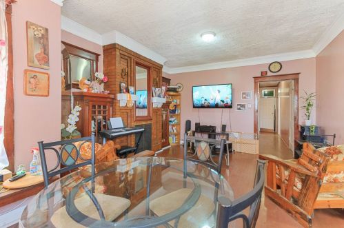 6328 Mozart St, Chicago IL 60659-1521 exterior