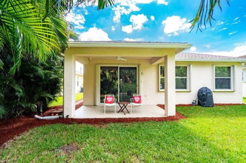 236 Coconut Key Way, Fort Pierce FL 34986-1911 exterior