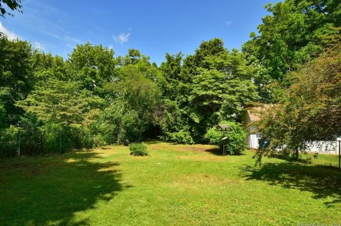 14 Meadow Rd, Windsor CT  06095-4617 exterior