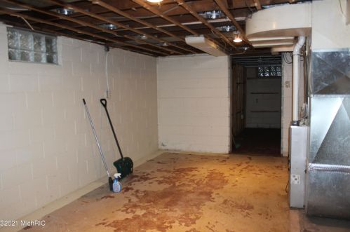 2886 Roosevelt Rd, Meskegon MI 49441-3903 exterior