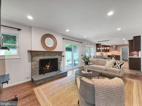 733 Rdg Dr, Mc Lean VA 22101-1620 exterior