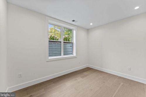 1327 Mayflower Dr, Mc Lean VA 22101-3405 exterior