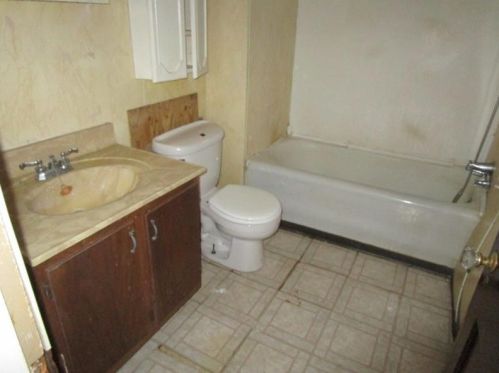 1434 Elm St, Pittsburgh PA 15221-1920 exterior