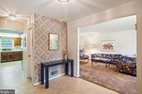 909 Annmore Dr, Silver Spring, MD 20902-1701