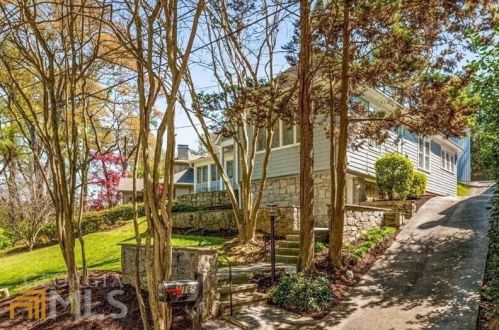 165 Avery Dr, Atlanta GA  30309-2700 exterior