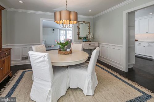 6 Alta Vista Dr, Princeton NJ 08540-7429 exterior