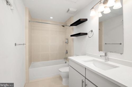 5201 Wisconsin Ave, Washington DC  20015-2111 exterior