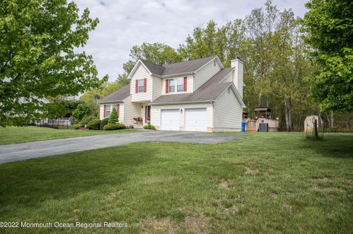 11 Country Rd, Jackson Twp, NJ 08527-3300