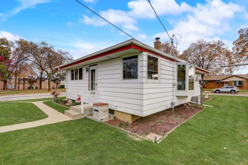 7501 Honey Crk Dr, Milwaukee WI 53221-4062 exterior