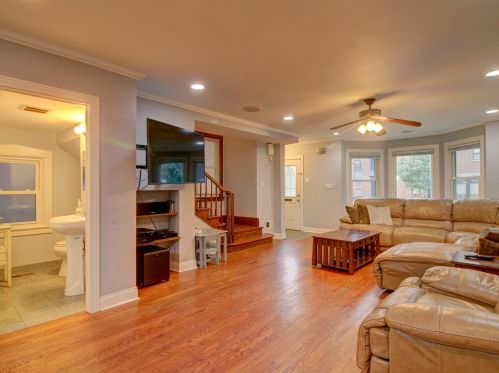 3050 Oakley Ave, Chicago IL 60636-3633 exterior