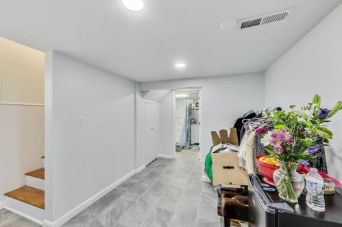 6438 Foster Ave, Chicago IL 60656-2248 exterior