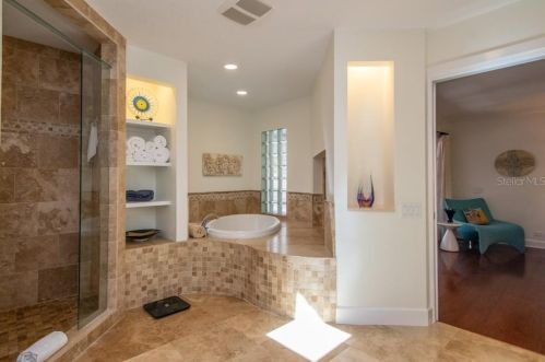 4949 Bayshore Blvd, Tampa FL 33611-3851 exterior