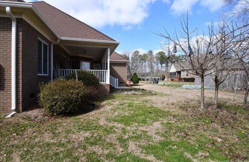 504 Hickory Leaf Ct, Lumberton NC 28358-2336 exterior