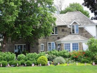 10201 Cliff Dr, Cleveland OH  44102-6113 exterior