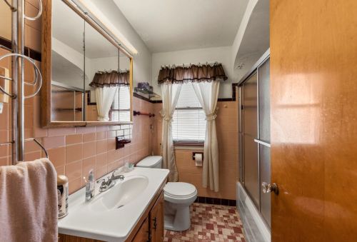 8450 Paulina St, Chicago IL 60620-4744 exterior