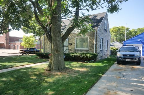 5005 23rd St, Milwaukee, WI 53221-3445