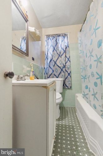 7935 Gilbert St, Philadelphia PA 19150-2501 exterior