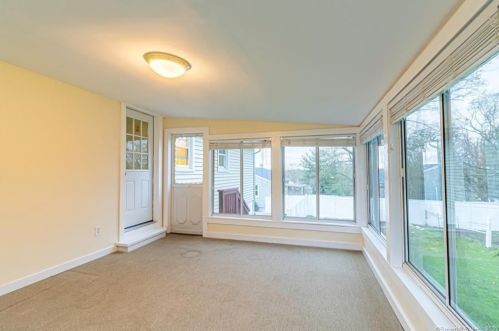 36 Park Avenue Ext, Uncasville CT 06382-1817 exterior