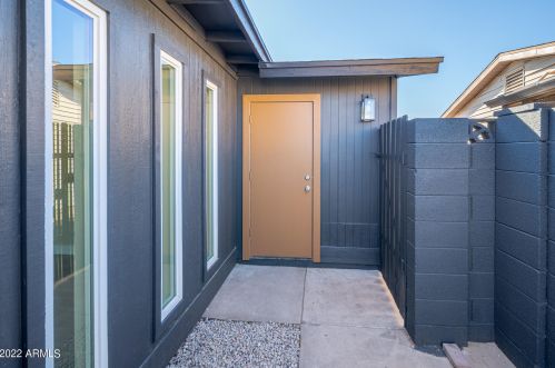 3824 Carol Ave, Phoenix AZ 85021-2091 exterior