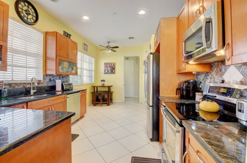 99 Nottingham Pl, Boynton Beach FL 33426-8428 exterior