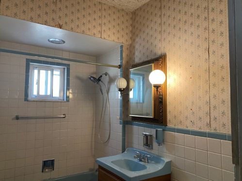 5704 Hampton St, Pittsburgh PA 15206-1618 exterior