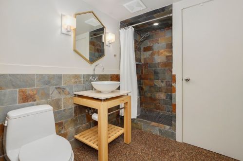 2220 Potomac Ave, Chicago IL 60651-1854 exterior