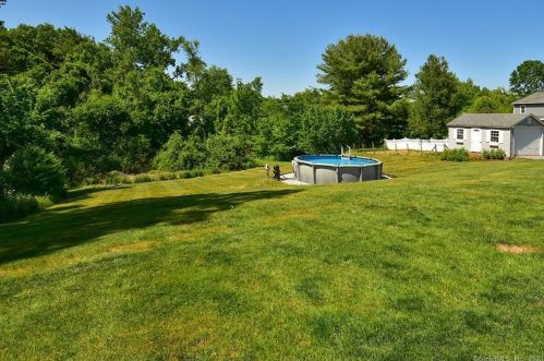 332 Frst St, Hartford CT 06118-2415 exterior