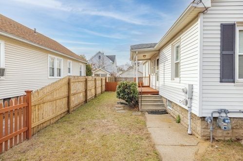 32 Monrovia St, Springfield MA 01104-3113 exterior