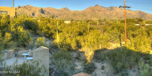 835 Placita Del Mirador, Tucson AZ 85718-1973 exterior