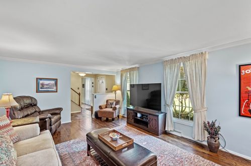 1242 Greystone Dr, Pittsburgh, PA 15241-3214