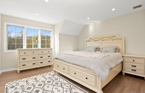 42 Kings Hwy, Westport CT  06880-4710 exterior