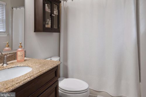 9 Cliveden Ct, Trenton NJ 08648-1400 exterior