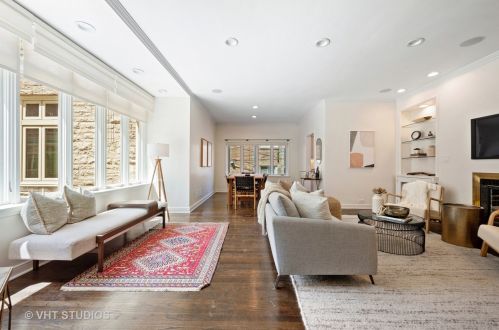 414 Wellington Ave, Chicago IL  60657-5804 exterior