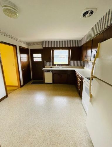 937 91, Milwaukee WI 53225-2726 exterior