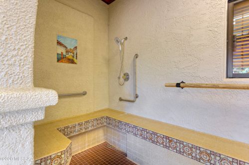 1021 Msn Twin Buttes Rd, Green Valley AZ 85622-8320 exterior