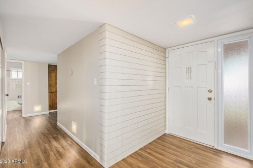 9040 40 Dr, Phoenix AZ 85019-2013 exterior