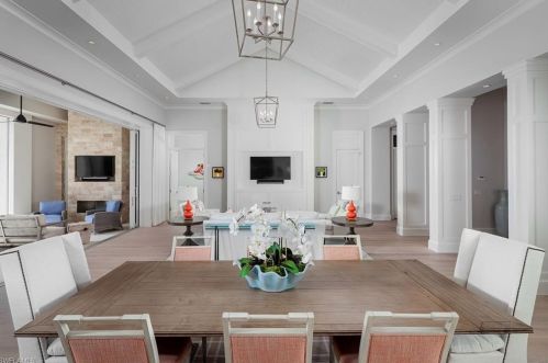 1582 Crayton Rd, Naples FL 34102-5070 exterior