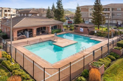 1200 Moon Cir, Folsom CA 95630-4111 exterior