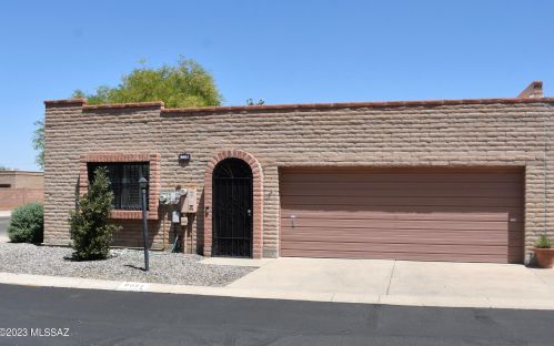 9051 Calle Norlo, Tucson, AZ 85710-7345