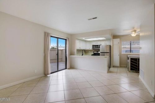 553 E St, Oxnard CA 93030-6983 exterior