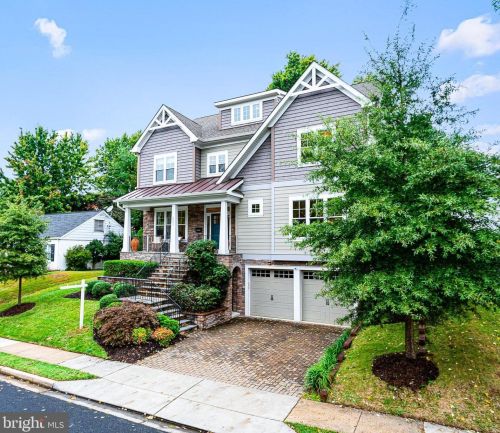 5001 34th St, Arlington, VA 22207-2807