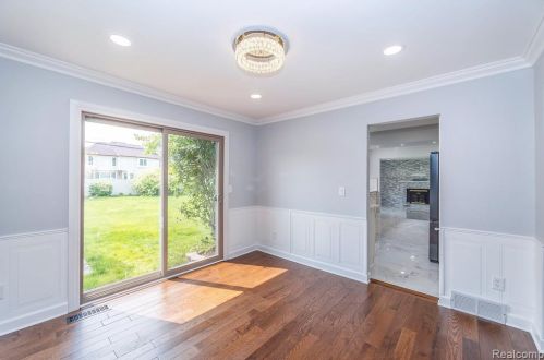 425 Rosemary St, Dearborn Heights MI  48127-3681 exterior