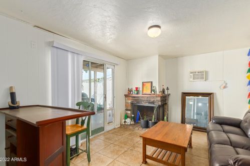 3340 Desert Cv Ave, Phoenix AZ 85028-3514 exterior