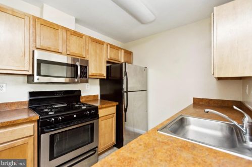 1343 Clifton St, Washington, DC 20009-7002