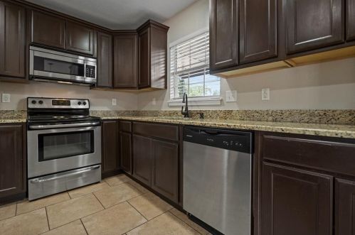 1802 Edgehill Dr, San Antonio TX 78209-2023 exterior