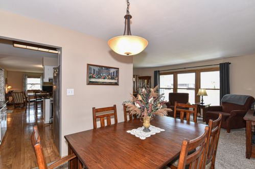 4460 15 St, Milwaukee WI 53221-2320 exterior