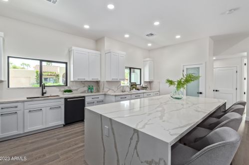 6111 31st Pl, Phoenix AZ  85016-2303 exterior