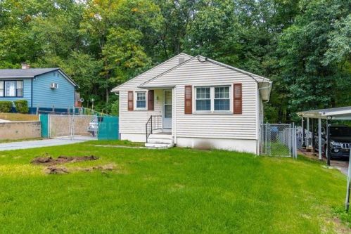 67 Oakwood Ter, Springfield, MA 01109-2924